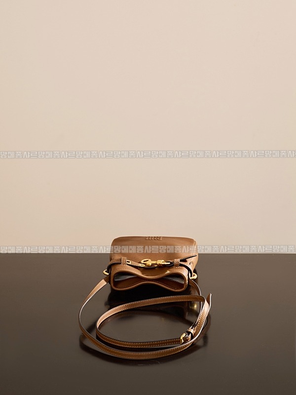 미우미우나파가죽파우치크로스백 20260317-154717-005루.jpg