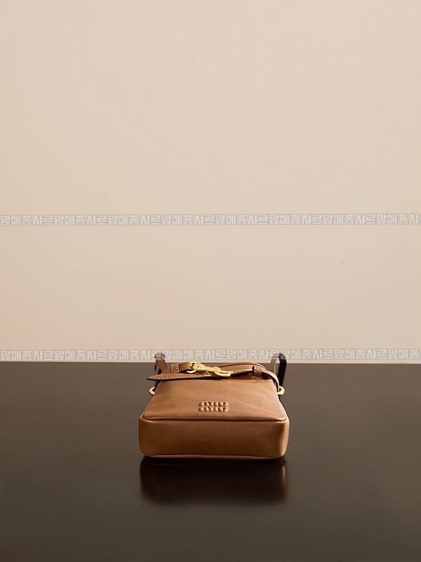 미우미우나파가죽파우치크로스백 20260317-154718-009루.jpg