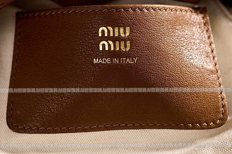 미우미우나파가죽파우치크로스백 20260317-154718-010루.jpg