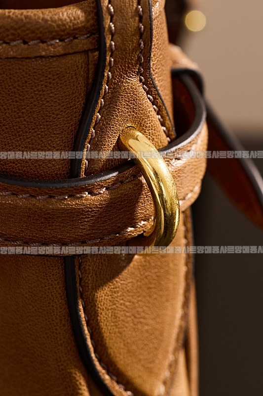 미우미우나파가죽파우치크로스백 20260317-154719-014루.jpg