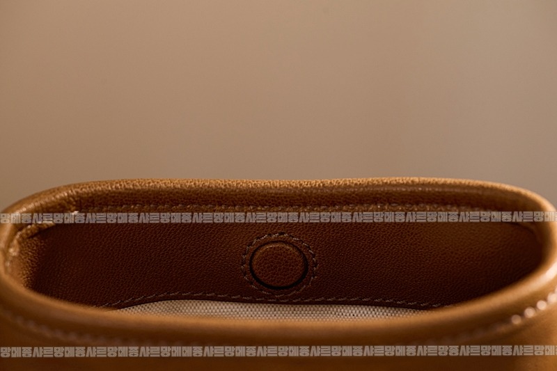 미우미우나파가죽파우치크로스백 20260317-154720-015루.jpg