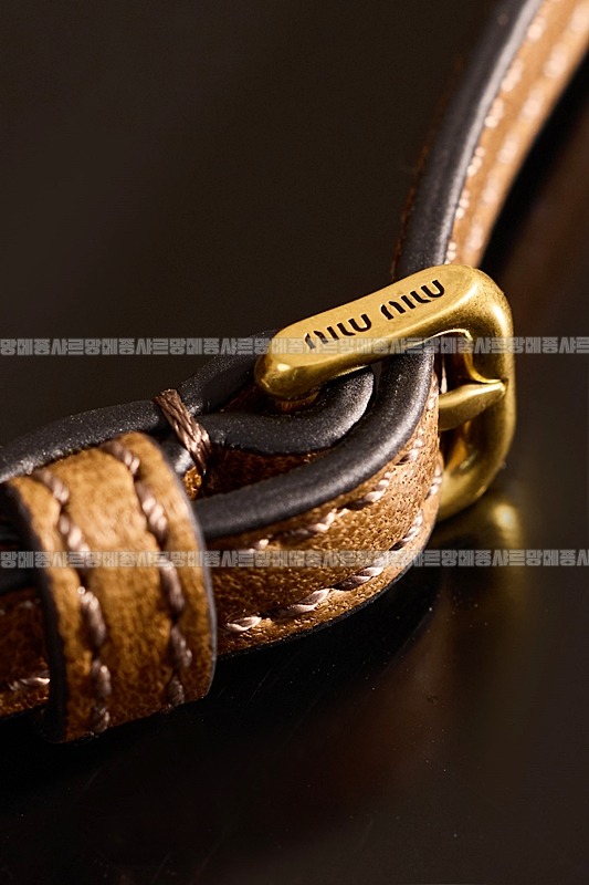 미우미우나파가죽파우치크로스백 20260317-154720-016루.jpg