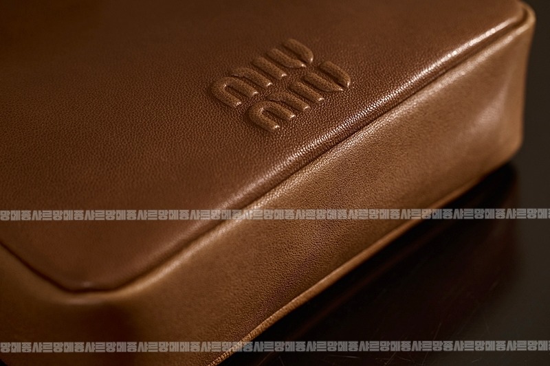 미우미우나파가죽파우치크로스백 20260317-154720-018루.jpg