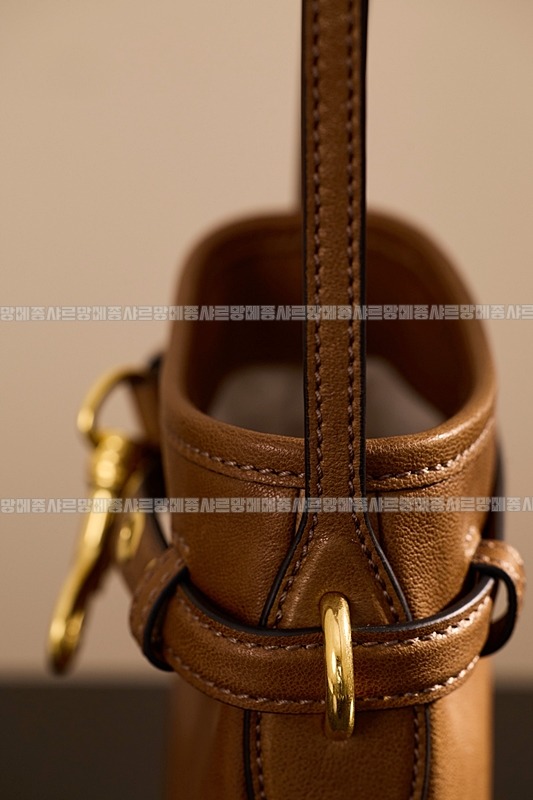 미우미우나파가죽파우치크로스백 20260317-154721-021루.jpg