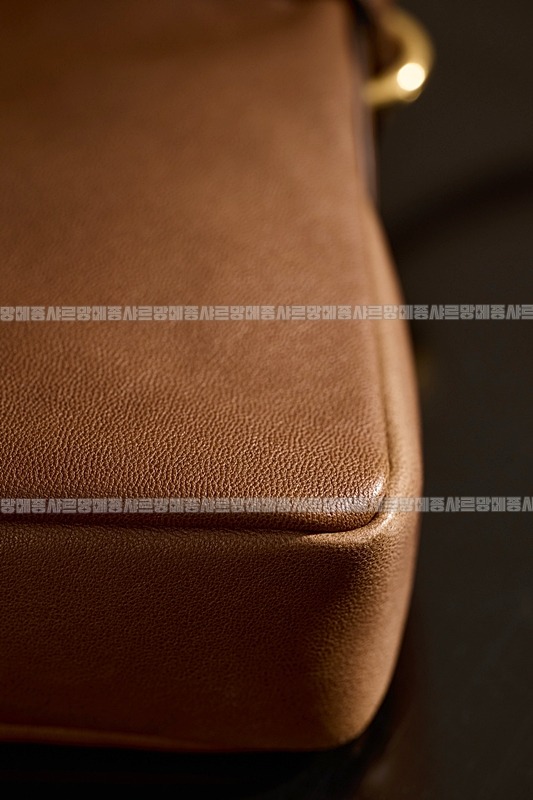 미우미우나파가죽파우치크로스백 20260317-154721-019루.jpg