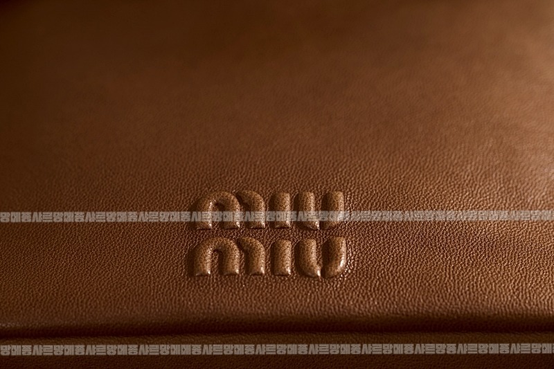 미우미우나파가죽파우치크로스백 20260317-154721-020루.jpg