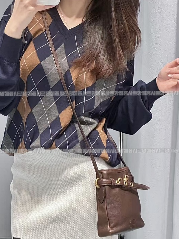 미우미우나파가죽파우치크로스백 20260317-155718-024루.jpg