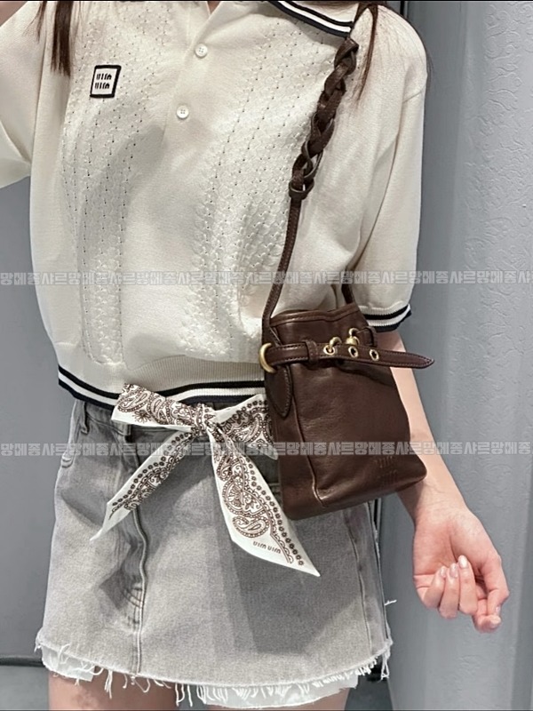 미우미우나파가죽파우치크로스백 20260317-155719-026루.jpg