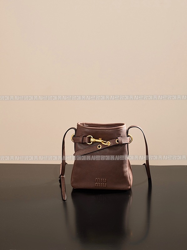 미우미우나파가죽파우치크로스백 20260317-155715-001루.jpg