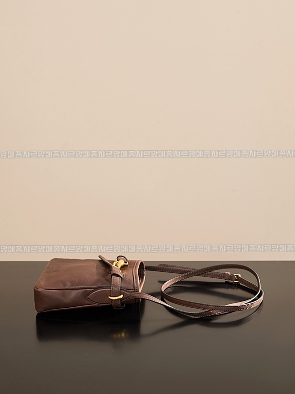 미우미우나파가죽파우치크로스백 20260317-155716-006루.jpg