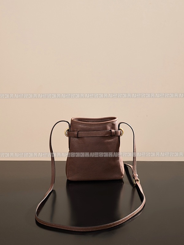 미우미우나파가죽파우치크로스백 20260317-155715-003루.jpg