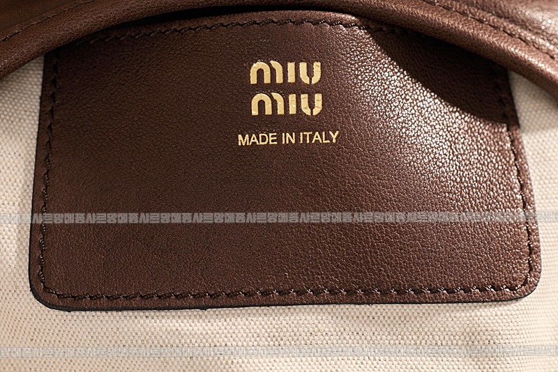 미우미우나파가죽파우치크로스백 20260317-155717-012루.jpg