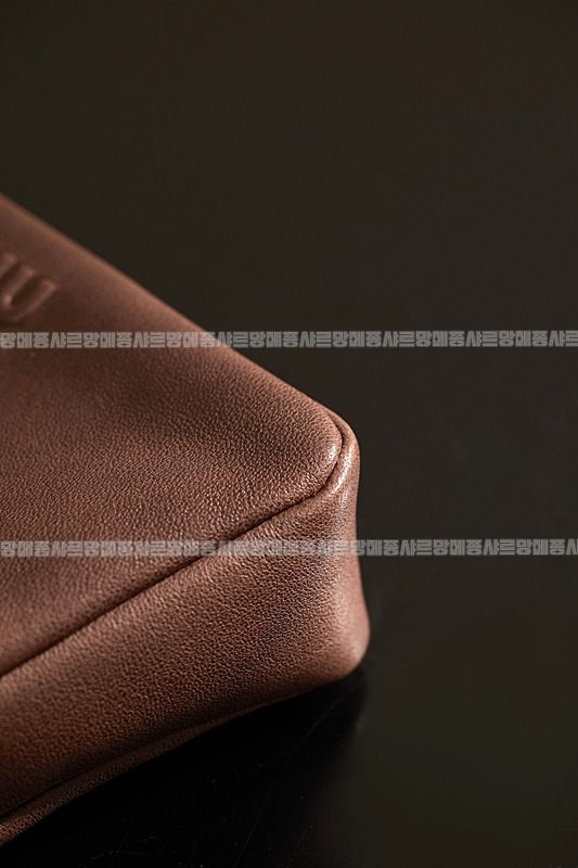 미우미우나파가죽파우치크로스백 20260317-155717-014루.jpg