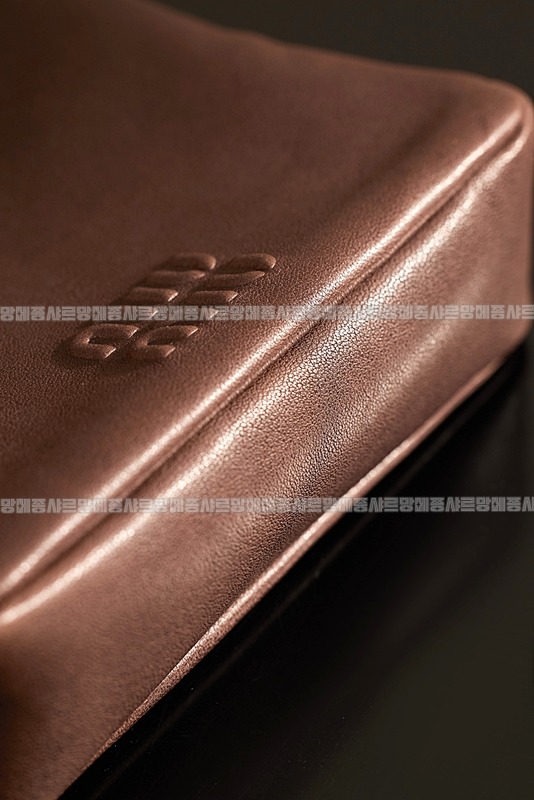 미우미우나파가죽파우치크로스백 20260317-155717-015루.jpg