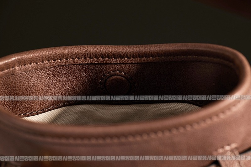 미우미우나파가죽파우치크로스백 20260317-155717-013루.jpg