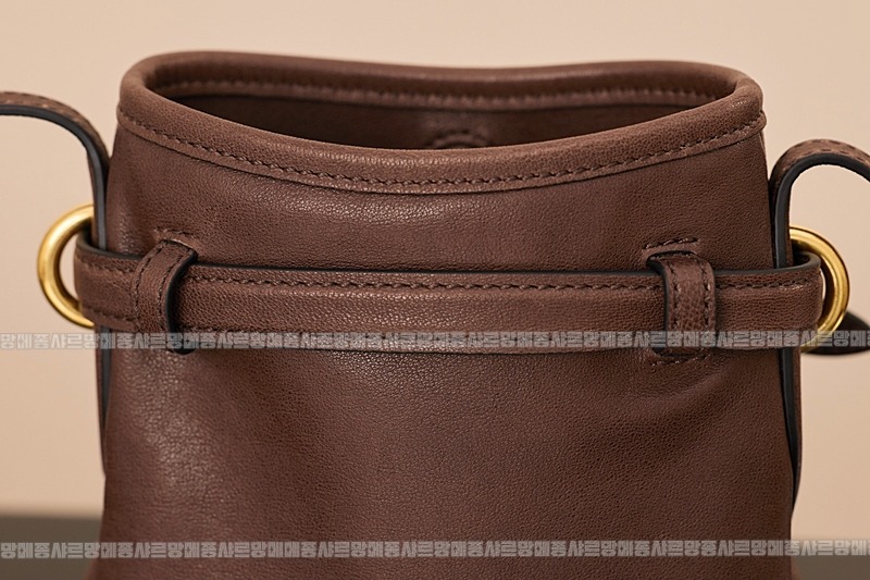 미우미우나파가죽파우치크로스백 20260317-155717-017루.jpg