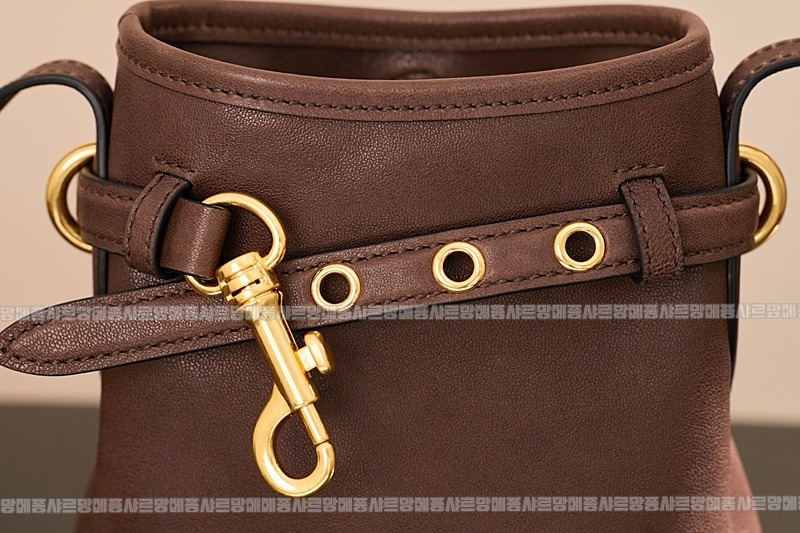 미우미우나파가죽파우치크로스백 20260317-155718-018루.jpg