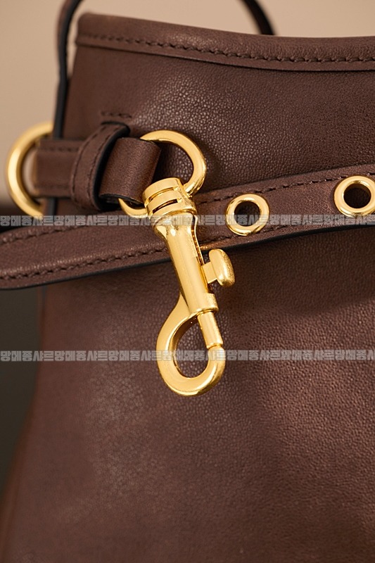 미우미우나파가죽파우치크로스백 20260317-155718-019루.jpg