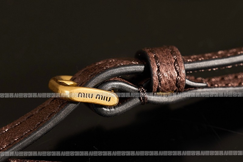 미우미우나파가죽파우치크로스백 20260317-155718-022루.jpg