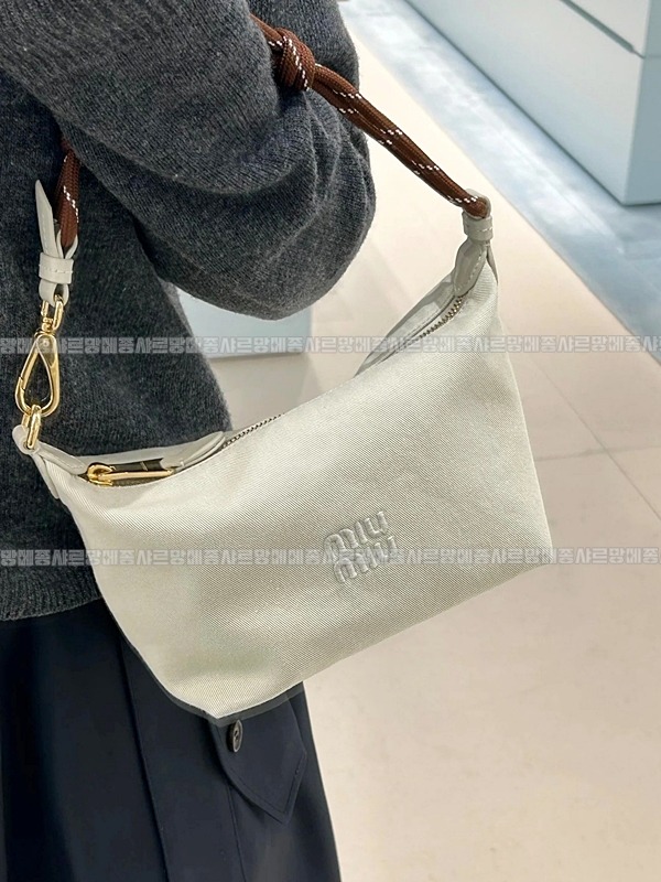 미우미우게버딘파우치 20260317-161322-026루.jpg