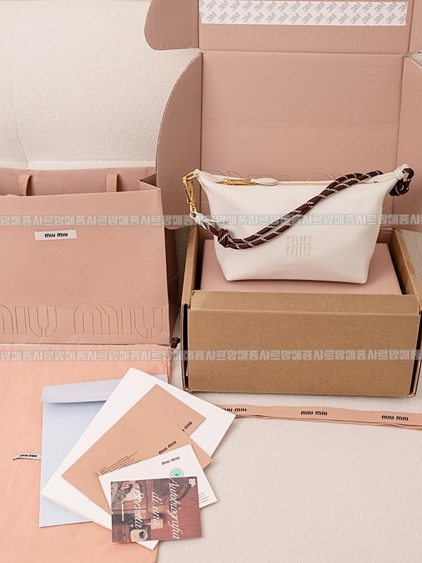 미우미우게버딘파우치 20260317-161322-028루.jpg