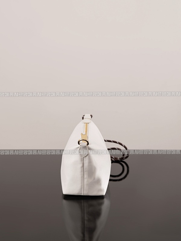 미우미우게버딘파우치 20260317-161316-005루.jpg