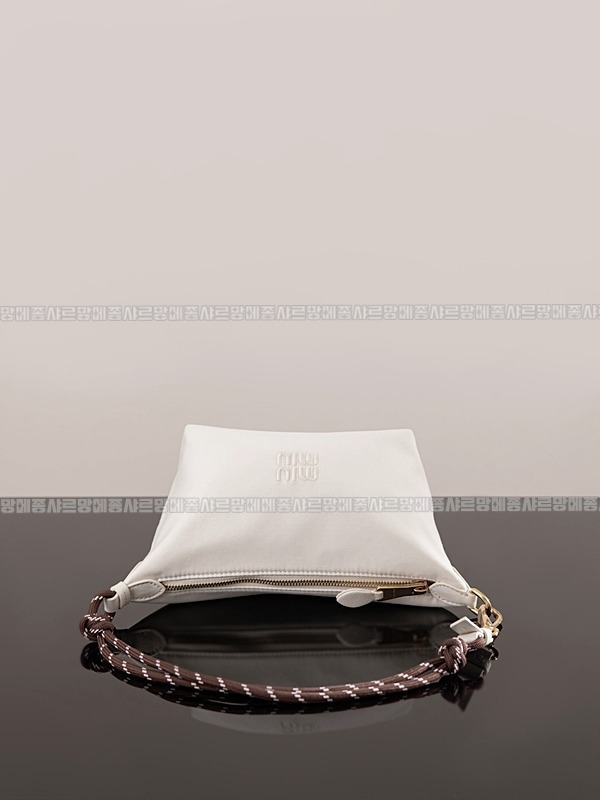 미우미우게버딘파우치 20260317-161317-006루.jpg