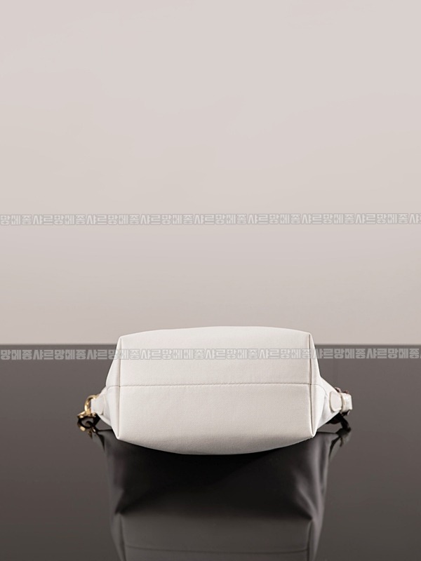 미우미우게버딘파우치 20260317-161317-007루.jpg