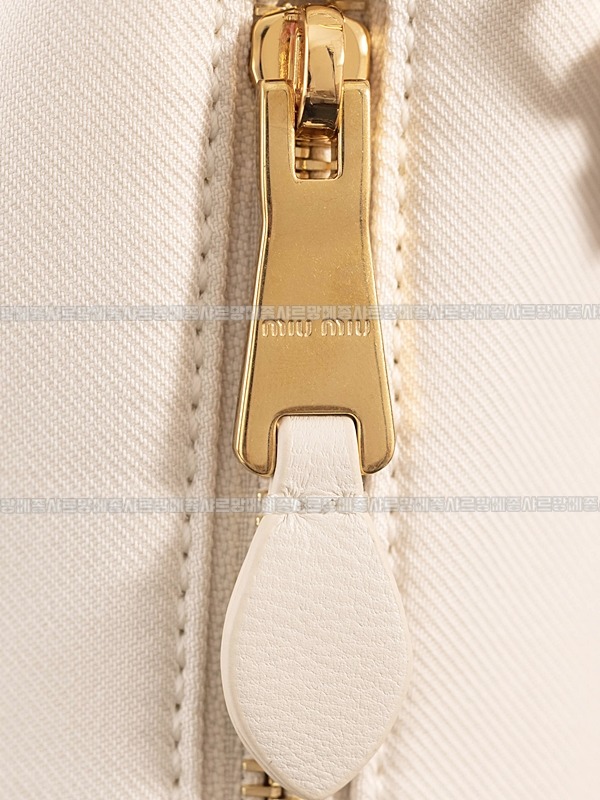 미우미우게버딘파우치 20260317-161320-016루.jpg