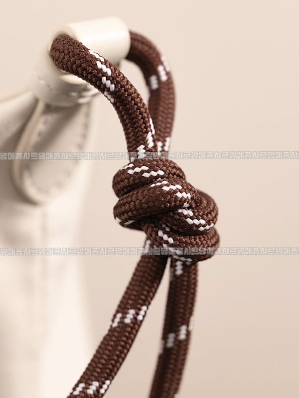 미우미우게버딘파우치 20260317-161320-017루.jpg