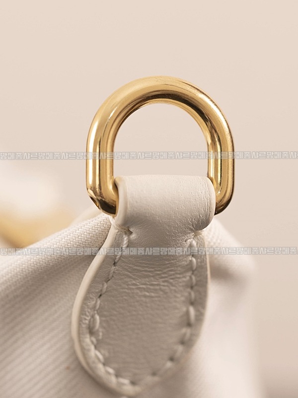 미우미우게버딘파우치 20260317-161319-015루.jpg