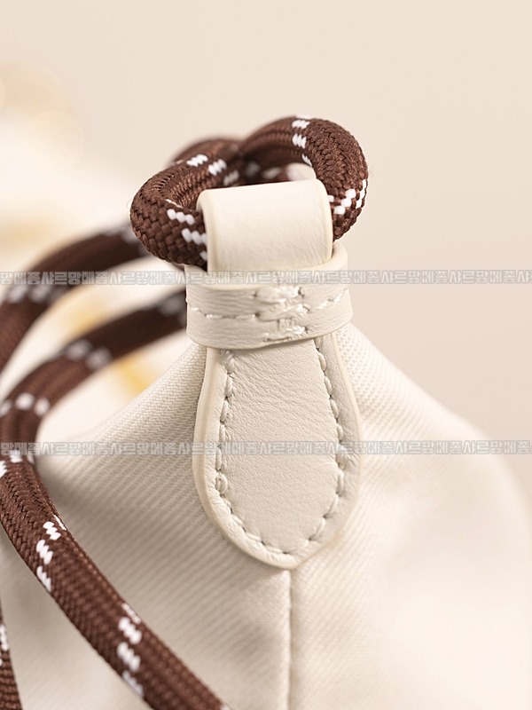 미우미우게버딘파우치 20260317-161320-018루.jpg