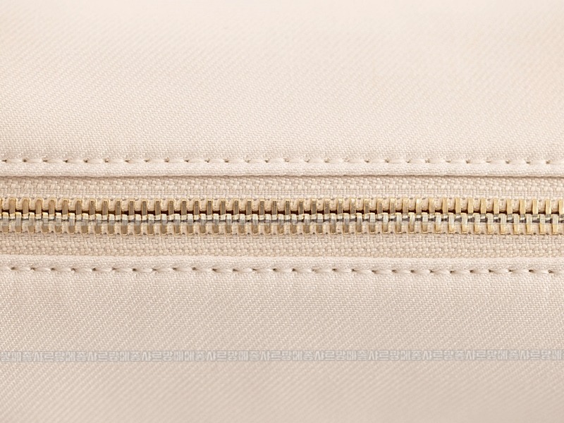 미우미우게버딘파우치 20260317-161320-019루.jpg