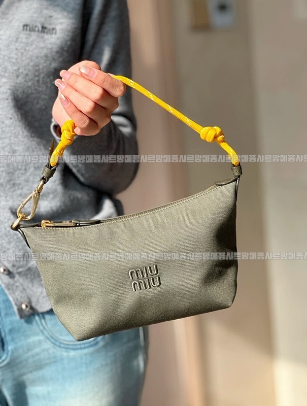 미우미우게버딘파우치 20260317-161920-026루.jpg