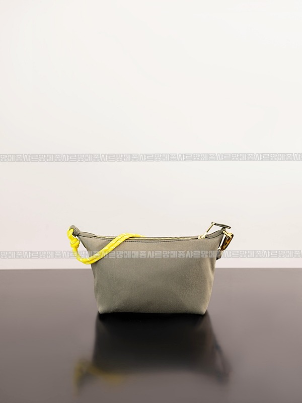 미우미우게버딘파우치 20260317-161914-003루.jpg