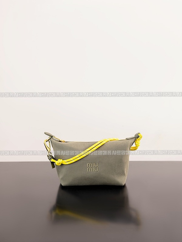 미우미우게버딘파우치 20260317-161913-001루.jpg