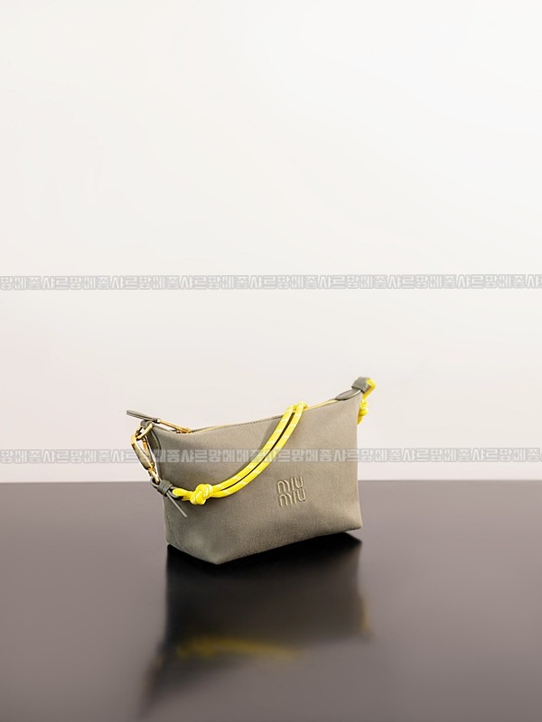 미우미우게버딘파우치 20260317-161913-002루.jpg