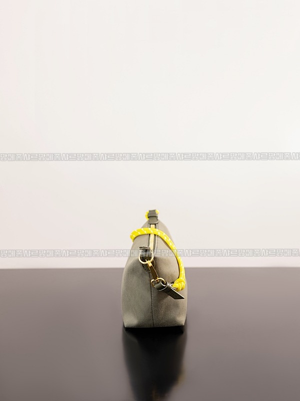 미우미우게버딘파우치 20260317-161915-008루.jpg