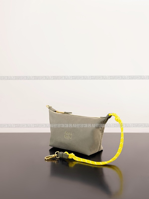 미우미우게버딘파우치 20260317-161916-009루.jpg