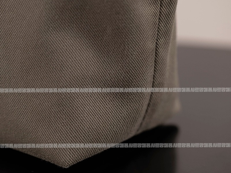 미우미우게버딘파우치 20260317-161916-012루.jpg