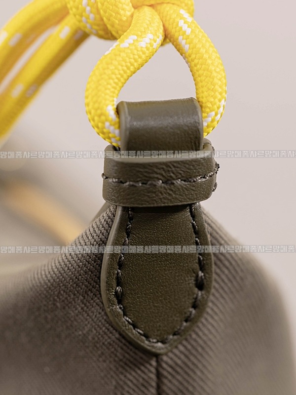 미우미우게버딘파우치 20260317-161917-016루.jpg