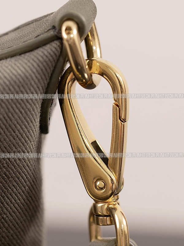 미우미우게버딘파우치 20260317-161917-014루.jpg