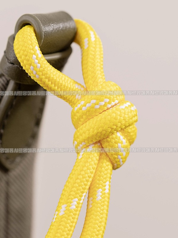 미우미우게버딘파우치 20260317-161918-019루.jpg