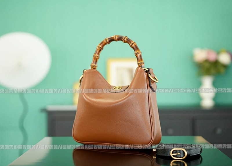 구찌다이애나숄더백스몰  20260319-125149-002루.jpg