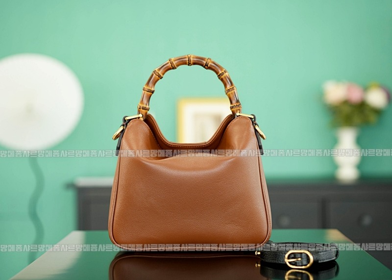 구찌다이애나숄더백스몰  20260319-125149-004루.jpg