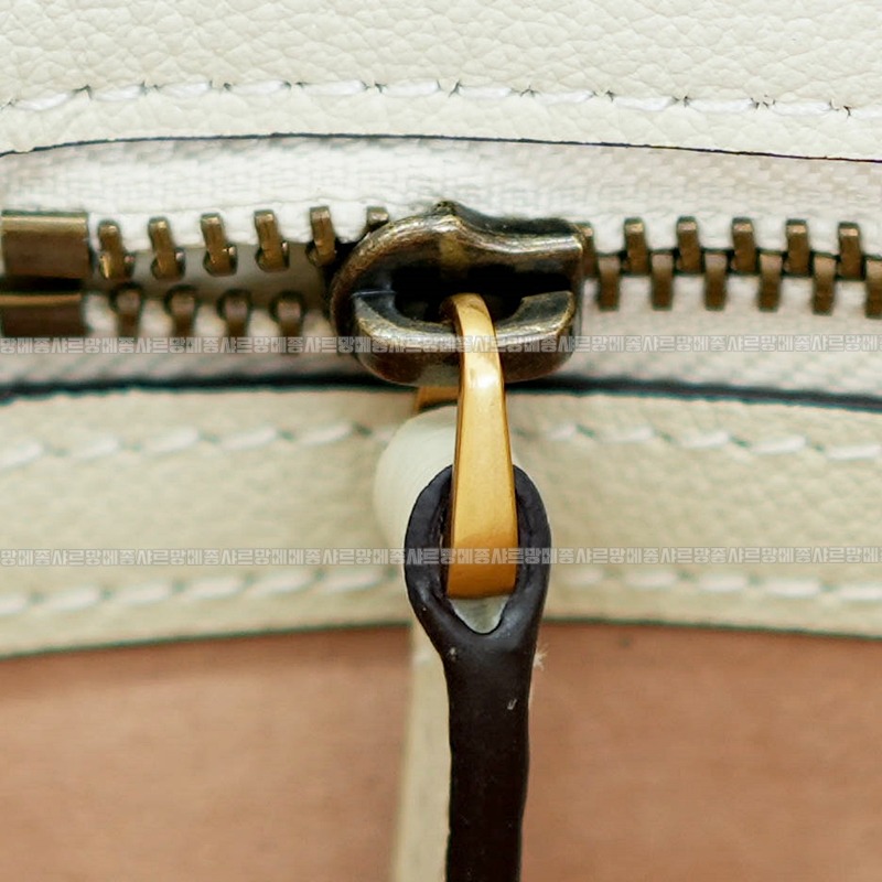 구찌다이애나숄더백스몰  20260319-125549-017루.jpg