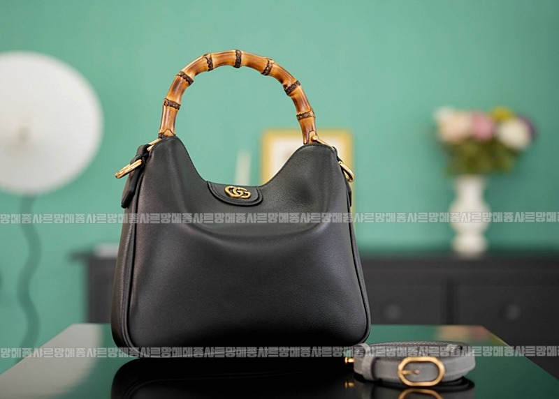 구찌다이애나숄더백스몰  20260319-130116-008루.jpg