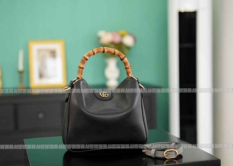 구찌다이애나숄더백스몰  20260319-130116-009루.jpg