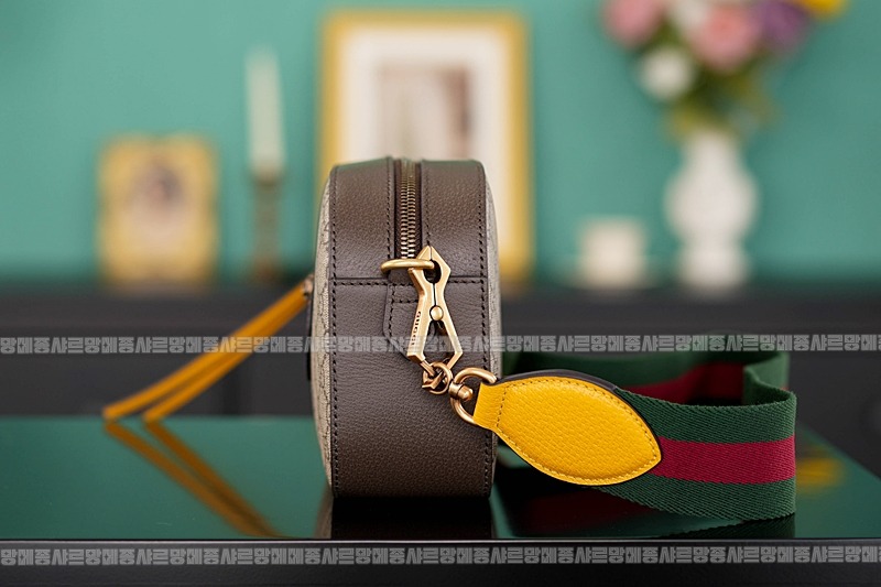 구찌네오빈티지GG수프림메신저백 20260320-132019-003루.jpg