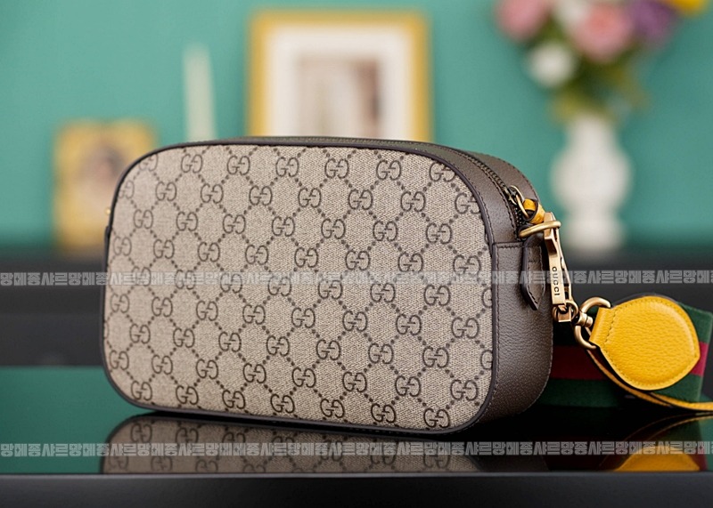 구찌네오빈티지GG수프림메신저백 20260320-132019-005루.jpg